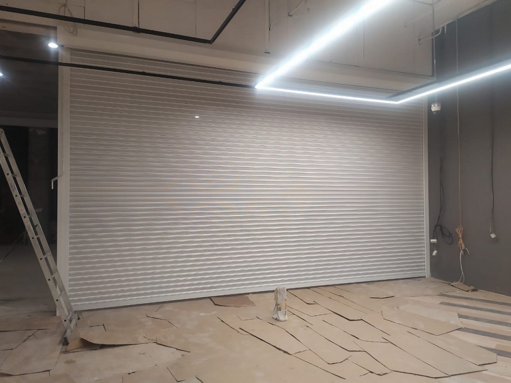 ТРЦ KazanMall. Установка стальных перфорированных рольставен